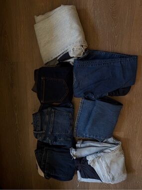 Skinny maternity jeans lot